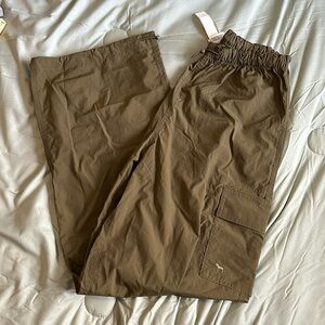 Pink oversized pants. olive green